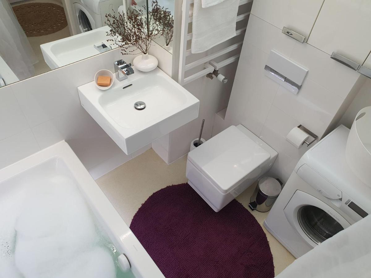 Апартаменты Whitebeeapartament Вроцлав Экстерьер фото